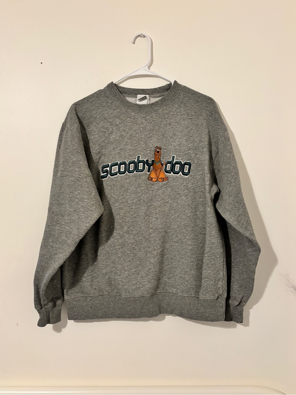 Warner Bros. Scooby-Doo Embroidered Crewneck Sweatshirt - Gray